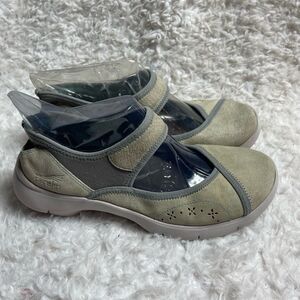 Dansko leather gray suede and stretchy fabric slip on walking shoes EUR SZ40